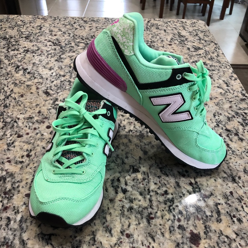 New Balance Shoes - Picture 1 of 2